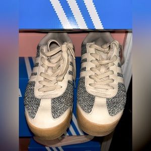 Womens 8 1/2 somoa adidas sneakers